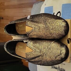 NM Gold Tone Toms Pre-Owned